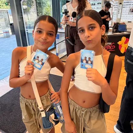 עמדת צילום AI שמדפיסה קלפי אספנים — קלף קלף באירוע של Mediapixs, תמונה 2