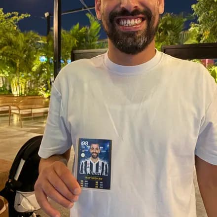עמדת צילום AI שמדפיסה קלפי אספנים — קלף קלף באירוע של Mediapixs, תמונה 8